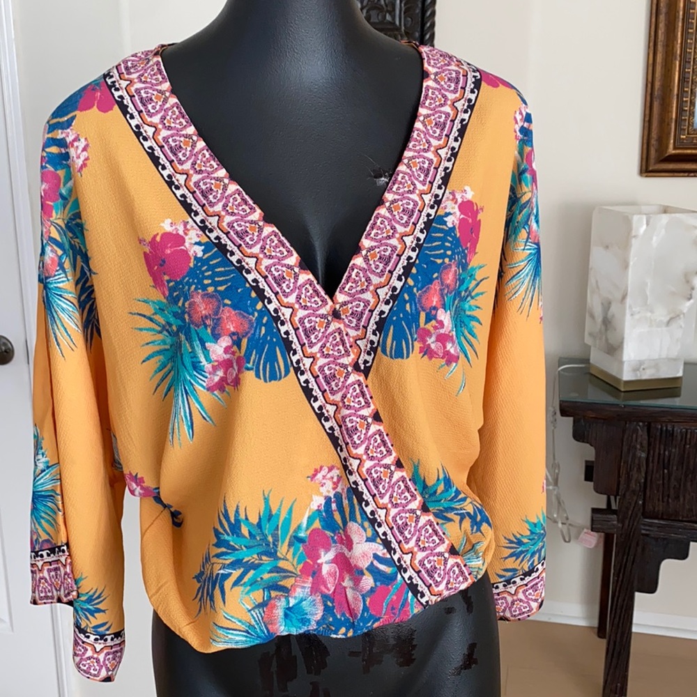 Flying Tomato colorful kimono top